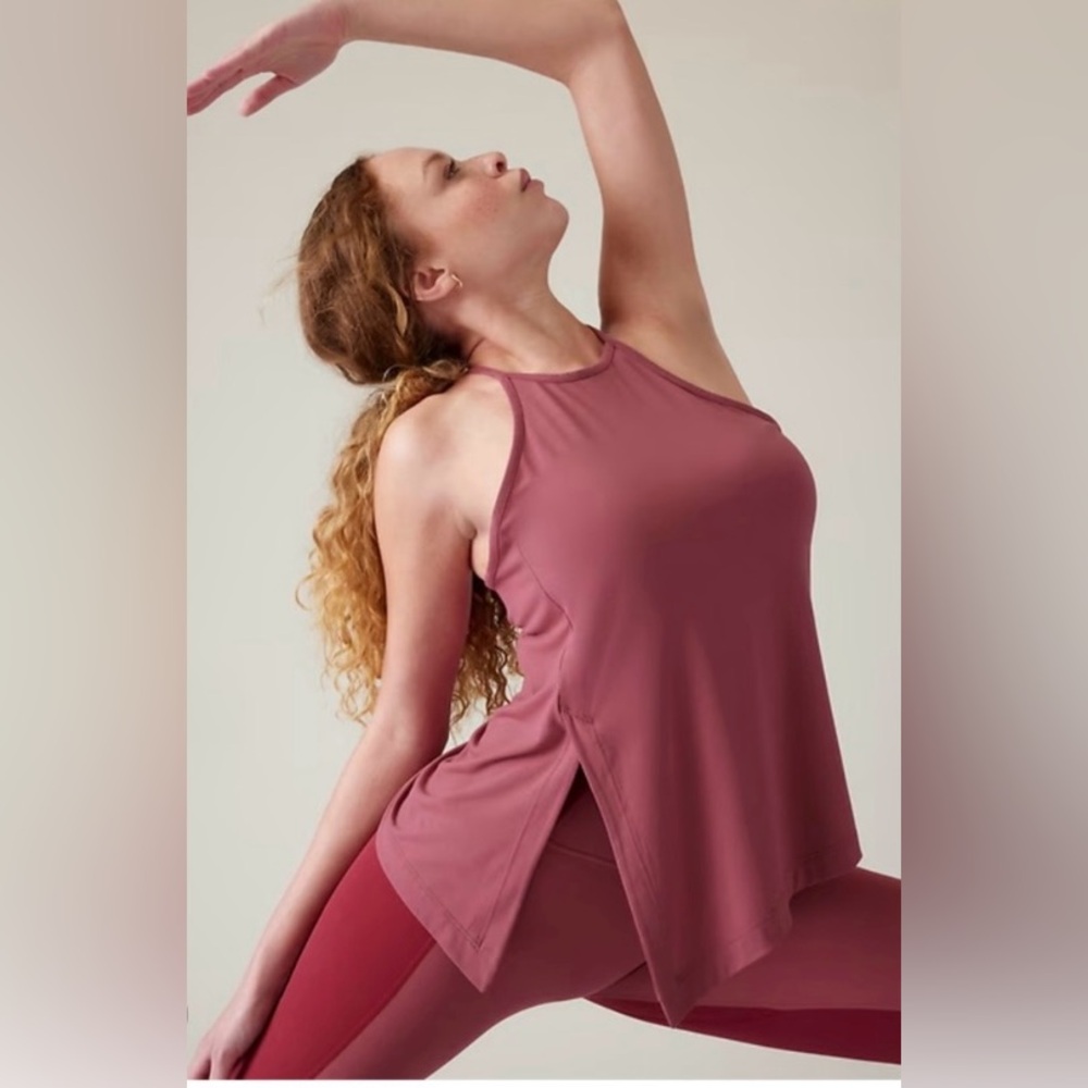 Athleta Essence Explore tank in adobe/clay color size L NWT